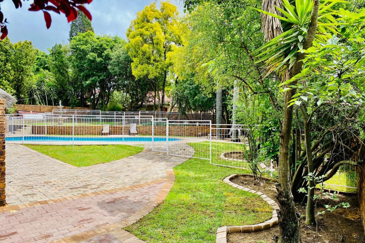 C&C Hotel Vibes Randpark Ridge Jhb 14 Units Available Randburg Kültér fotó