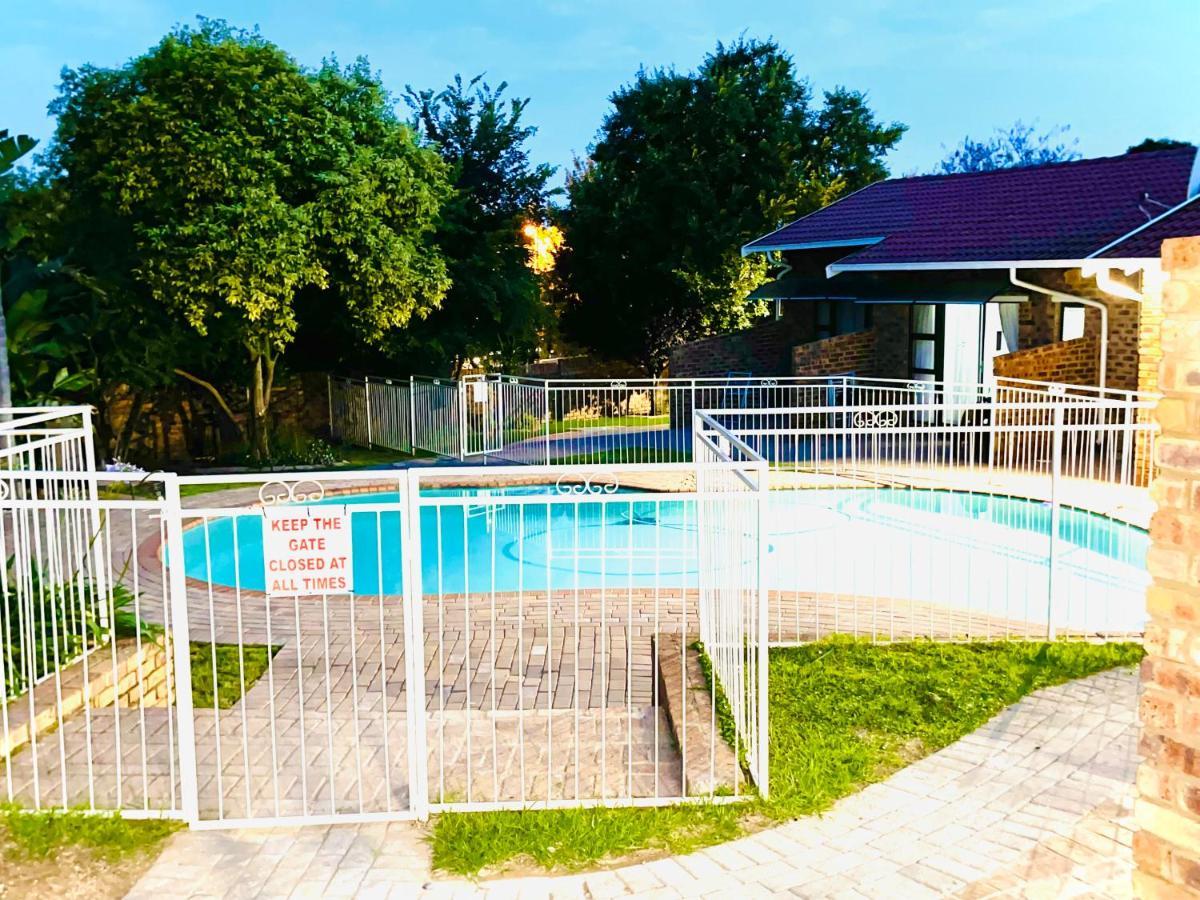 C&C Hotel Vibes Randpark Ridge Jhb 14 Units Available Randburg Kültér fotó